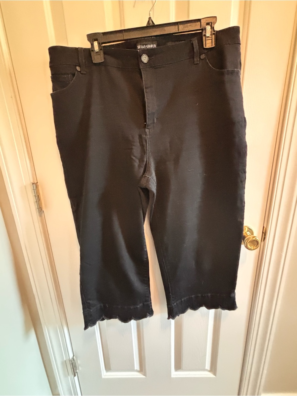 Susan Graver Black Cropped Jeans - Scalloped Hem 18WP